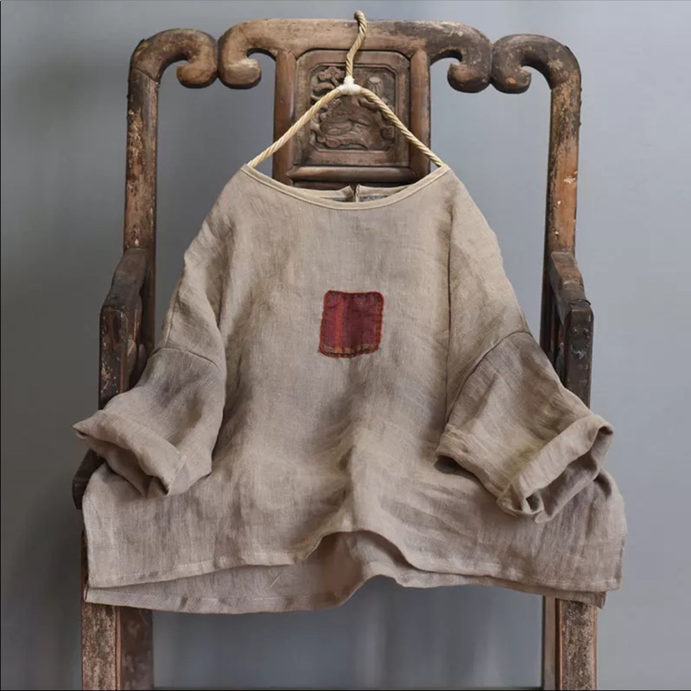 Oversized linen top with patchwork in front